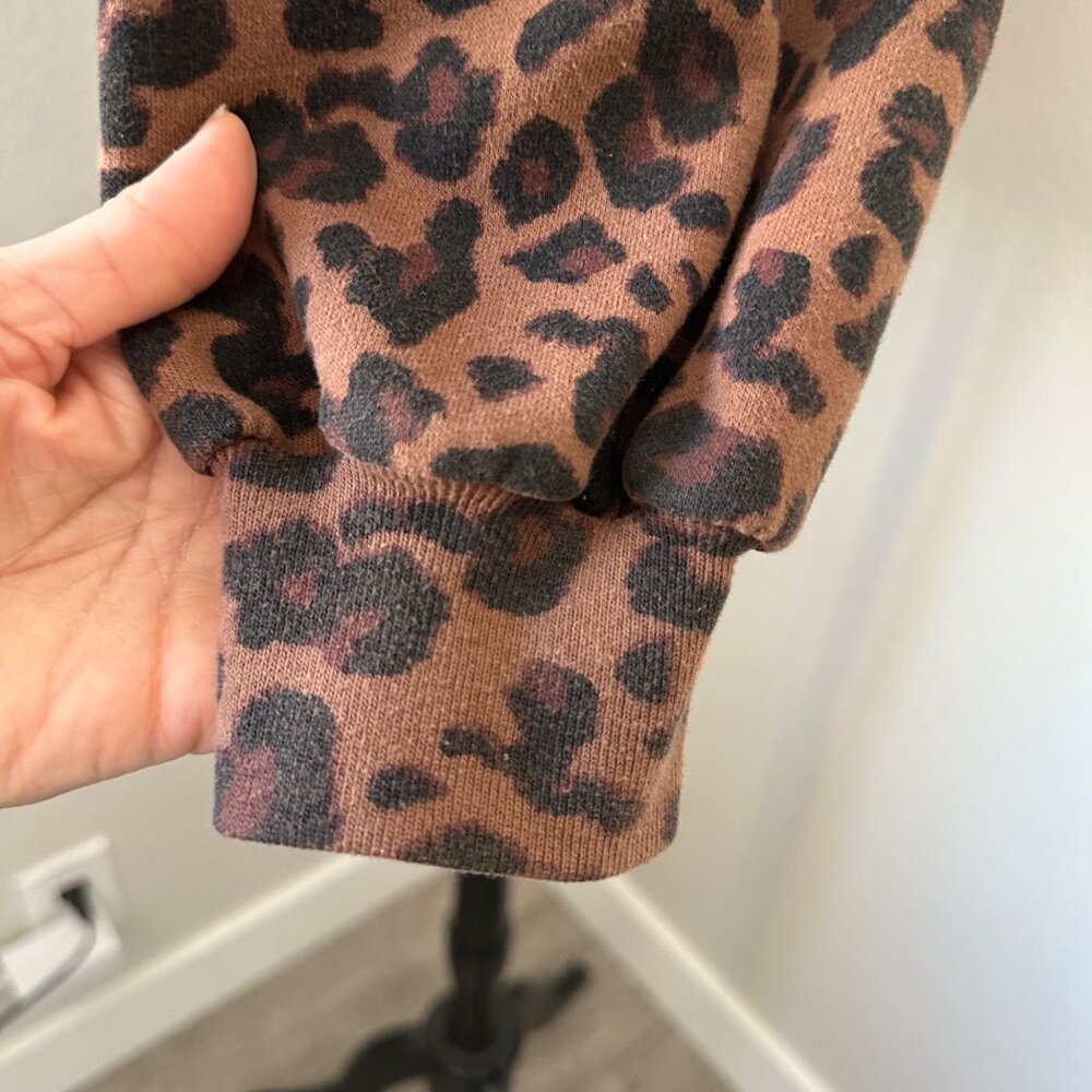 Abercrombie & Fitch Leopard Print Crewneck Sweatshirt Brown & Black Casual Sz XS - Picture 8 of 13